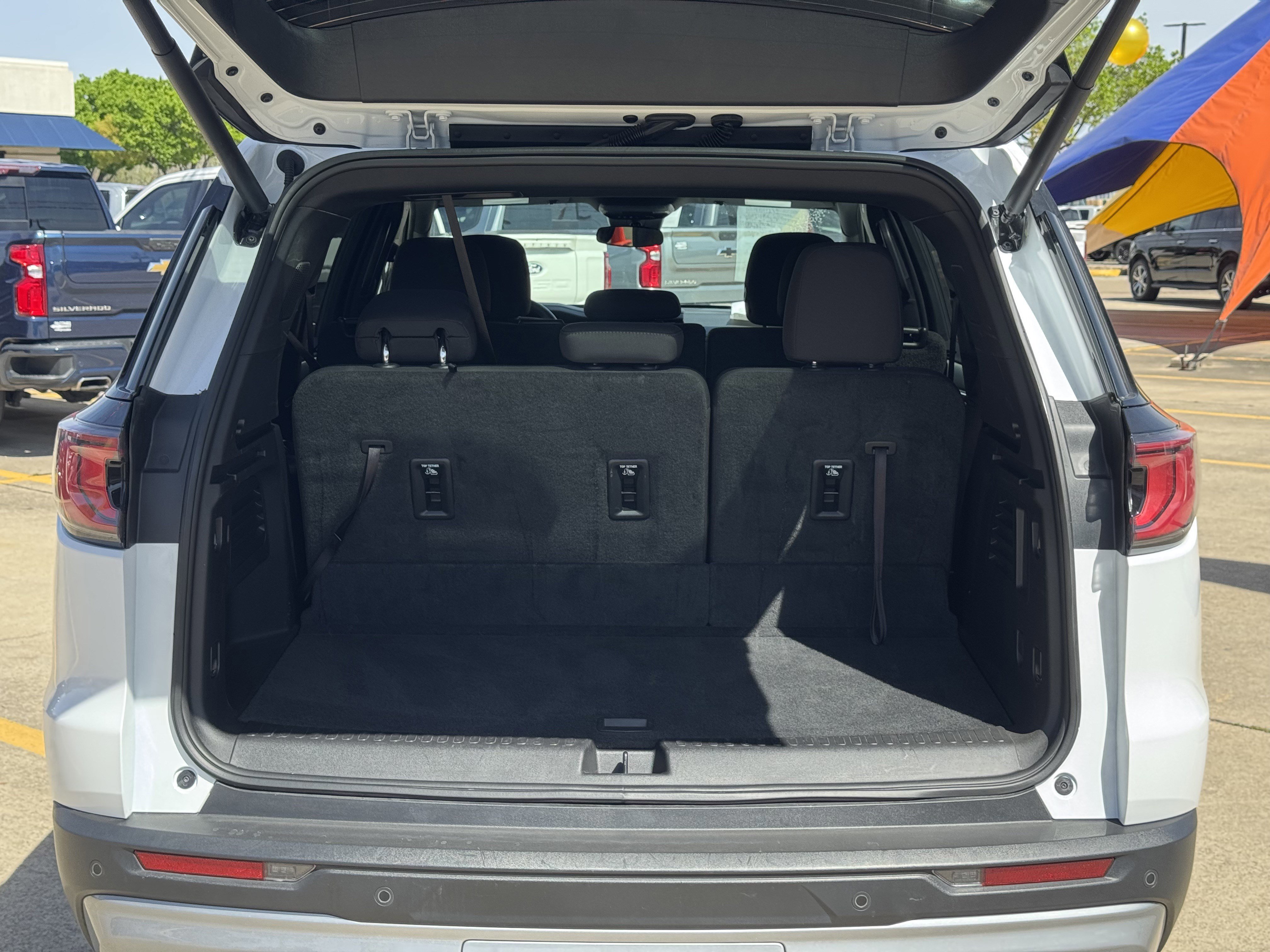 Used 2025 GMC Acadia Elevation image 12