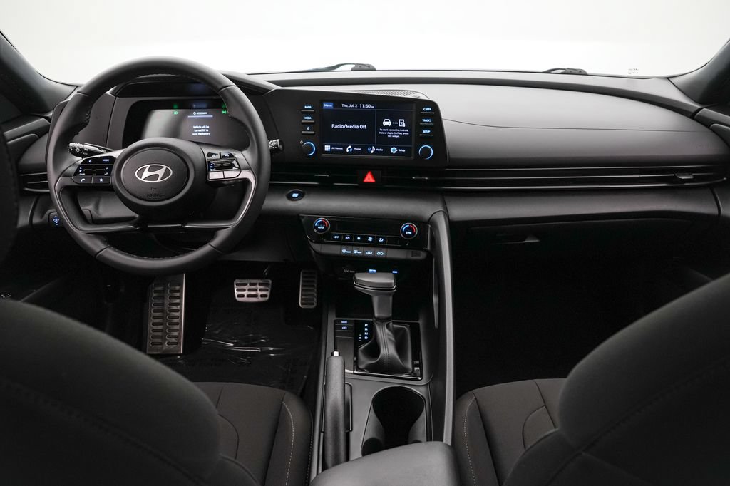 Used 2025 Hyundai Elantra Sport FWD image 14