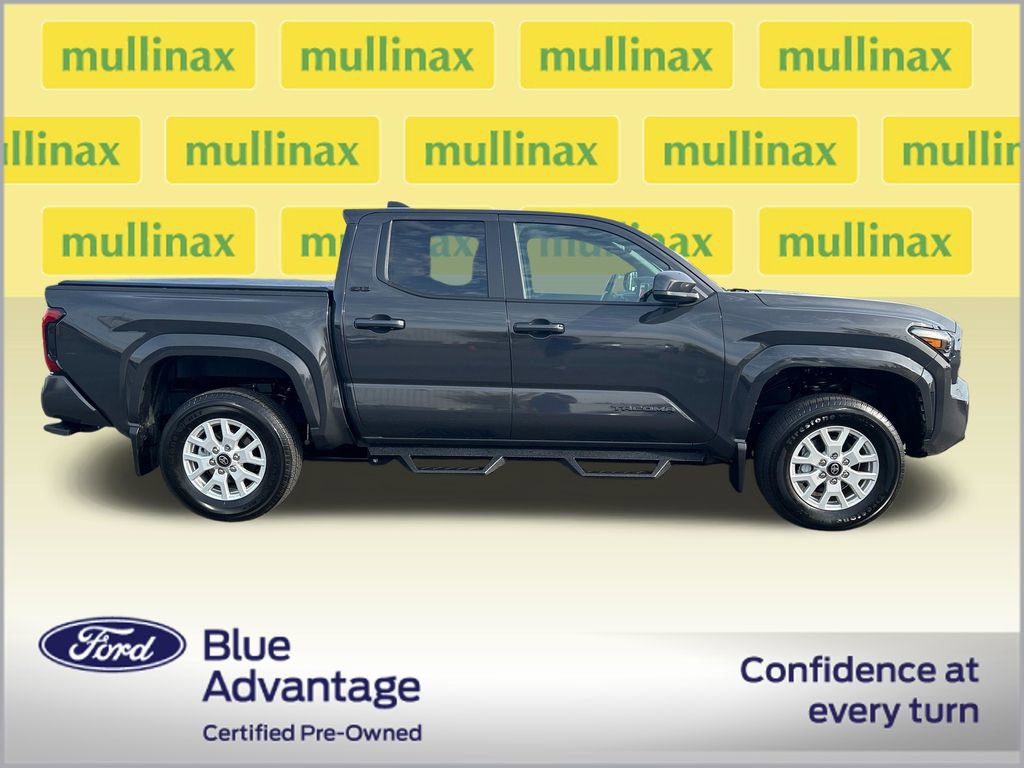Used 2025 Toyota Tacoma SR5 AWD/4WD image 2