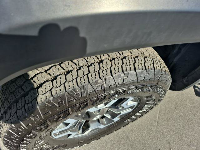 Used 2020 Toyota Tacoma TRD Off-Road w/ TRD Premium Off Road Package AWD/4WD image 27