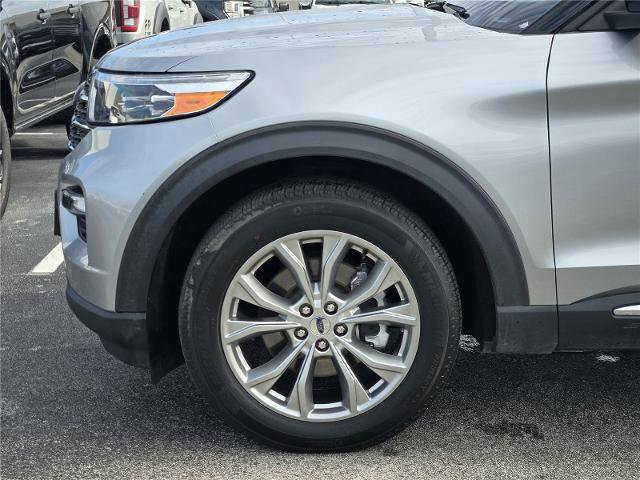 Certified 2023 Ford Explorer XLT w/ Equipment Group 202A RWD image 8