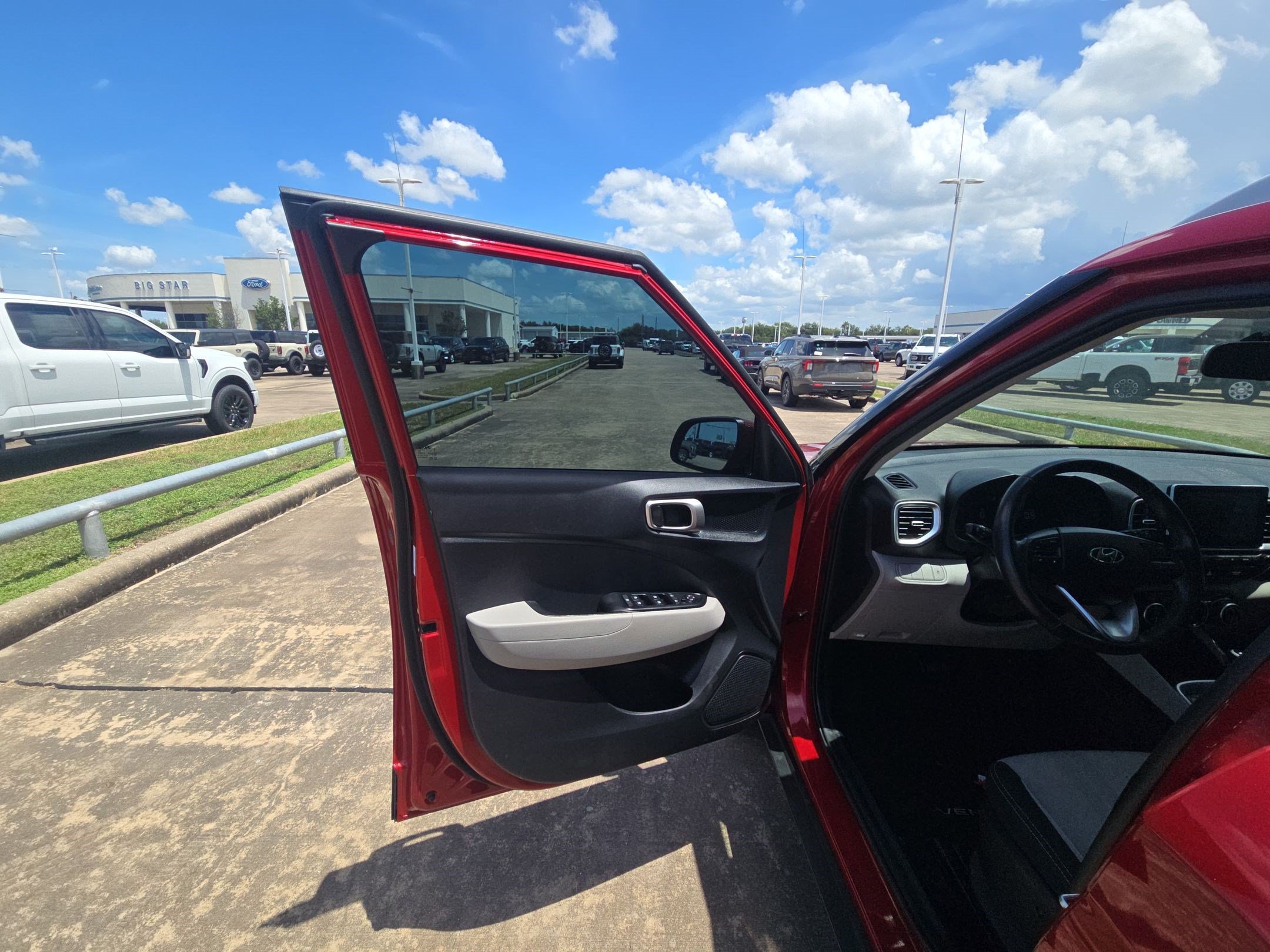 Used 2026 Hyundai Venue SEL FWD image 14