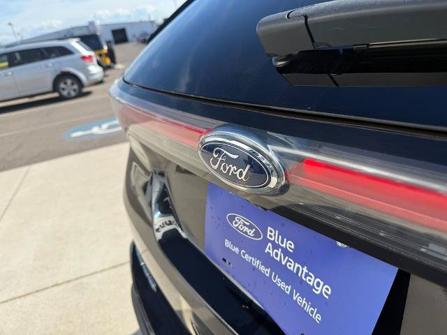 Certified 2018 Ford Edge Titanium w/ Equipment Group 301A AWD/4WD image 13