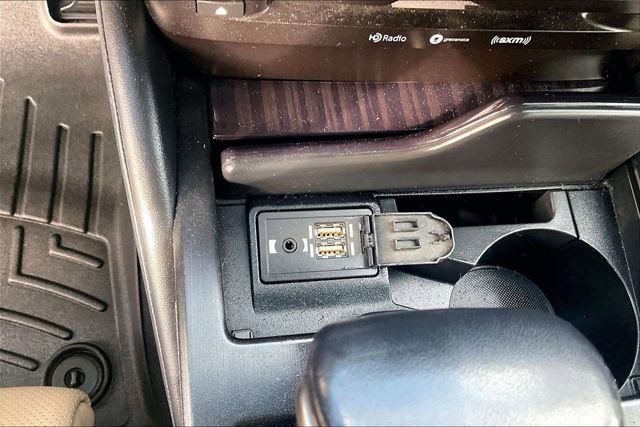 Used 2019 Lexus ES 300h w/ Accessory Package 2 image 31