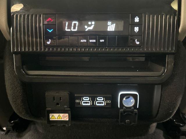 Used 2024 Jeep Wagoneer Series II w/ Flexible Seating Group RWD image 31