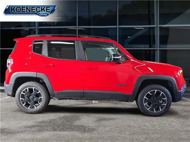 Used 2023 Jeep Renegade Latitude AWD/4WD image 2