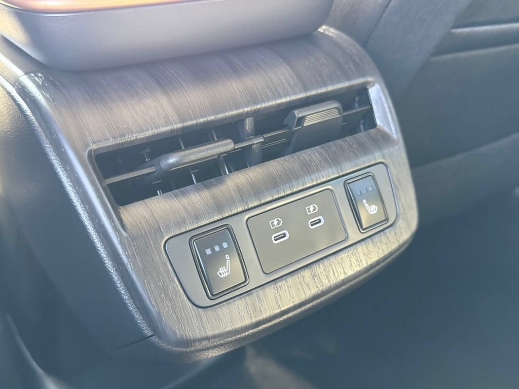 Used 2025 Nissan Ariya AWD image 36
