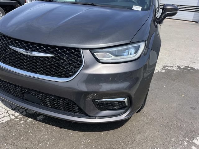 Used 2023 Chrysler Pacifica Touring-L FWD image 9