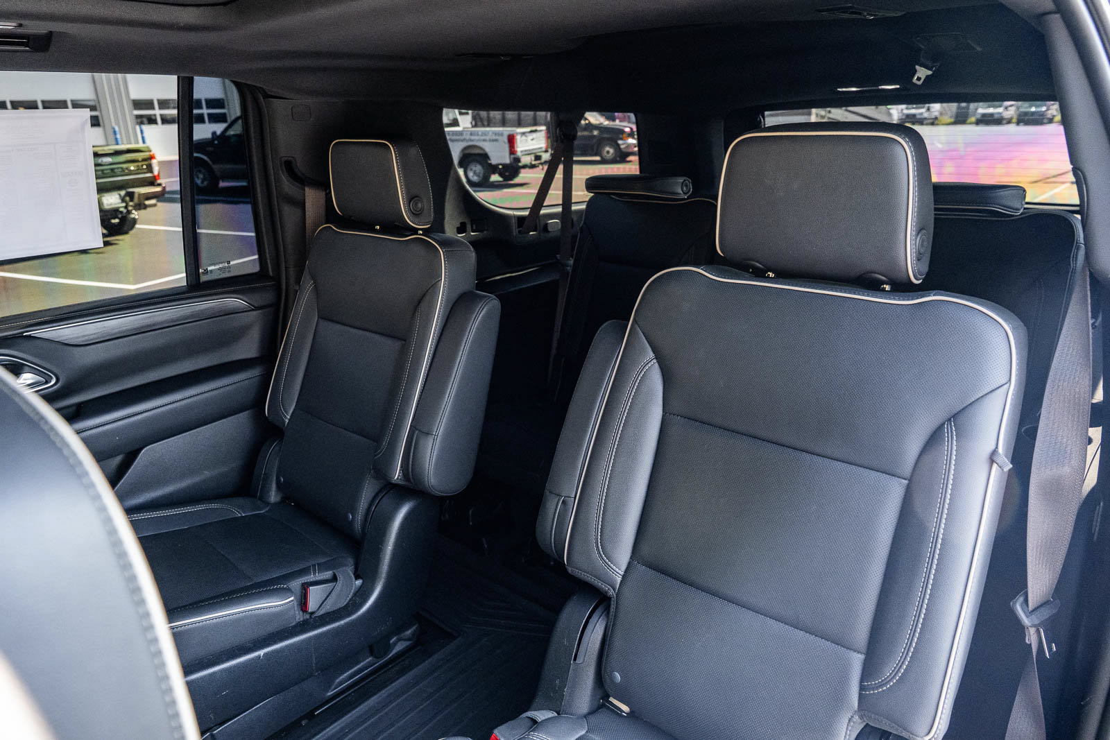 Used 2023 GMC Yukon XL SLT w/ SLT Premium Package AWD/4WD image 19