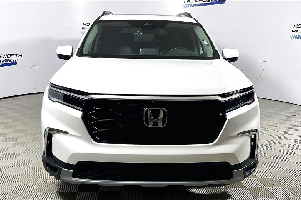 Used 2025 Honda Pilot Elite image 2