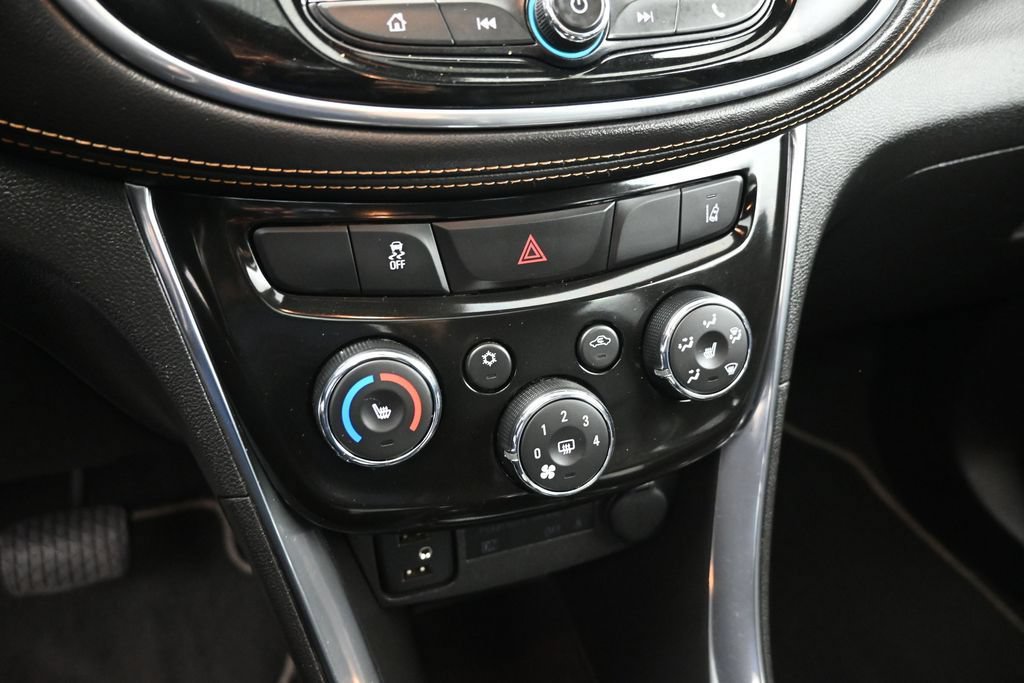 Used 2018 Chevrolet Trax Premier w/ Midnight Edition FWD image 17