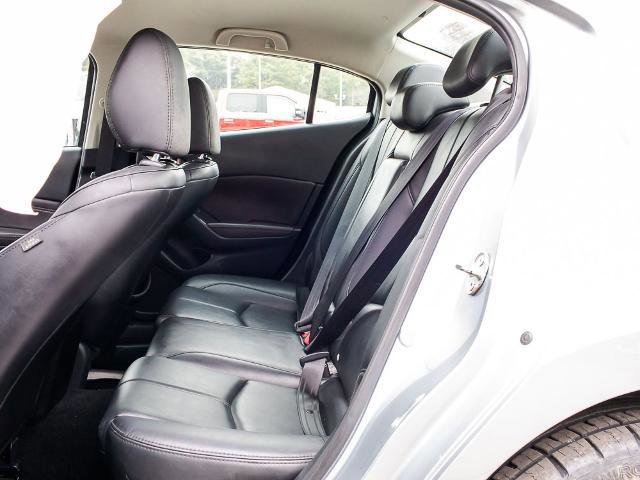 Used 2018 MAZDA MAZDA3 Touring image 16