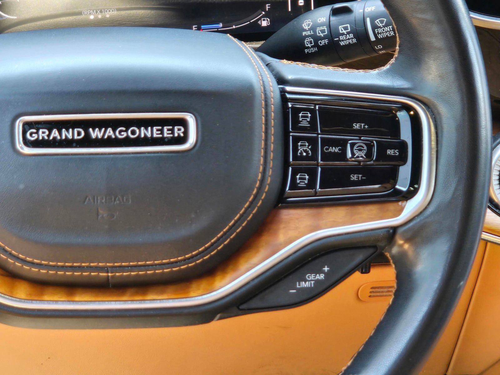 Used 2022 Jeep Grand Wagoneer Series III w/ Rear Seat Video Group 1 AWD/4WD image 19