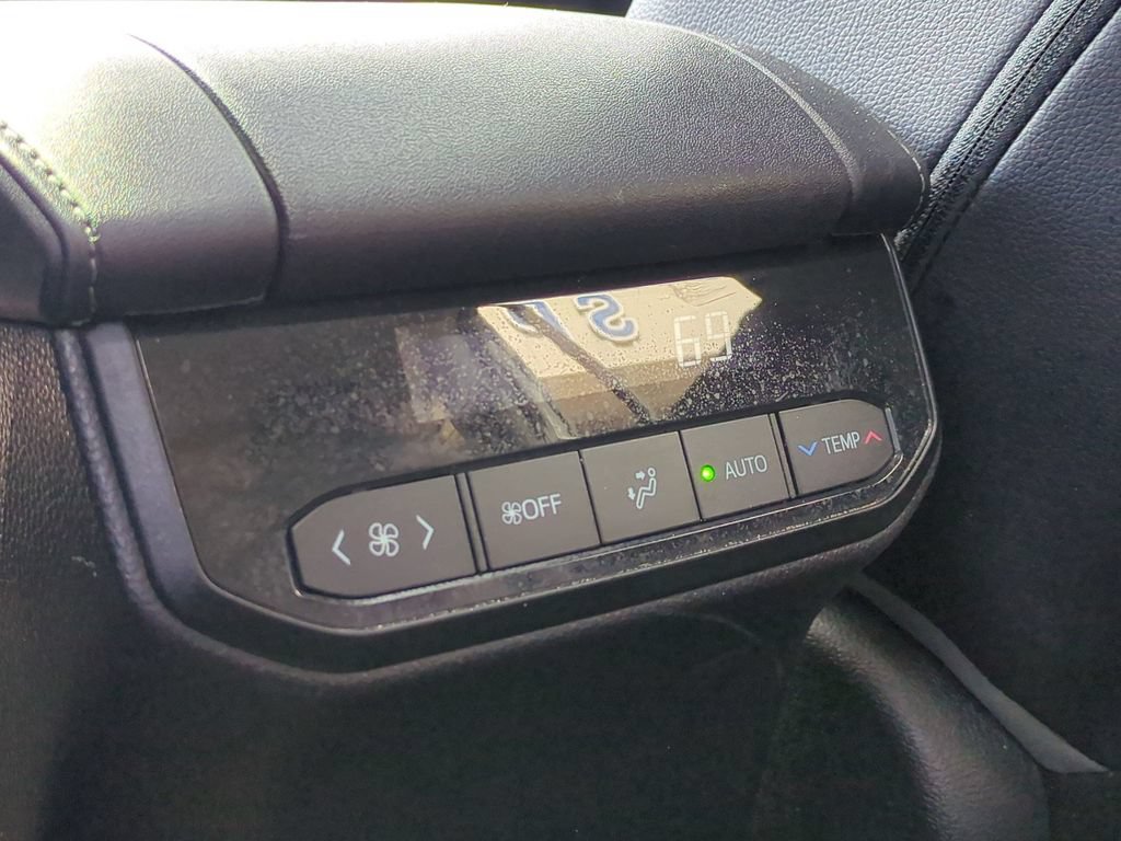 Used 2021 Toyota Highlander XLE FWD image 26