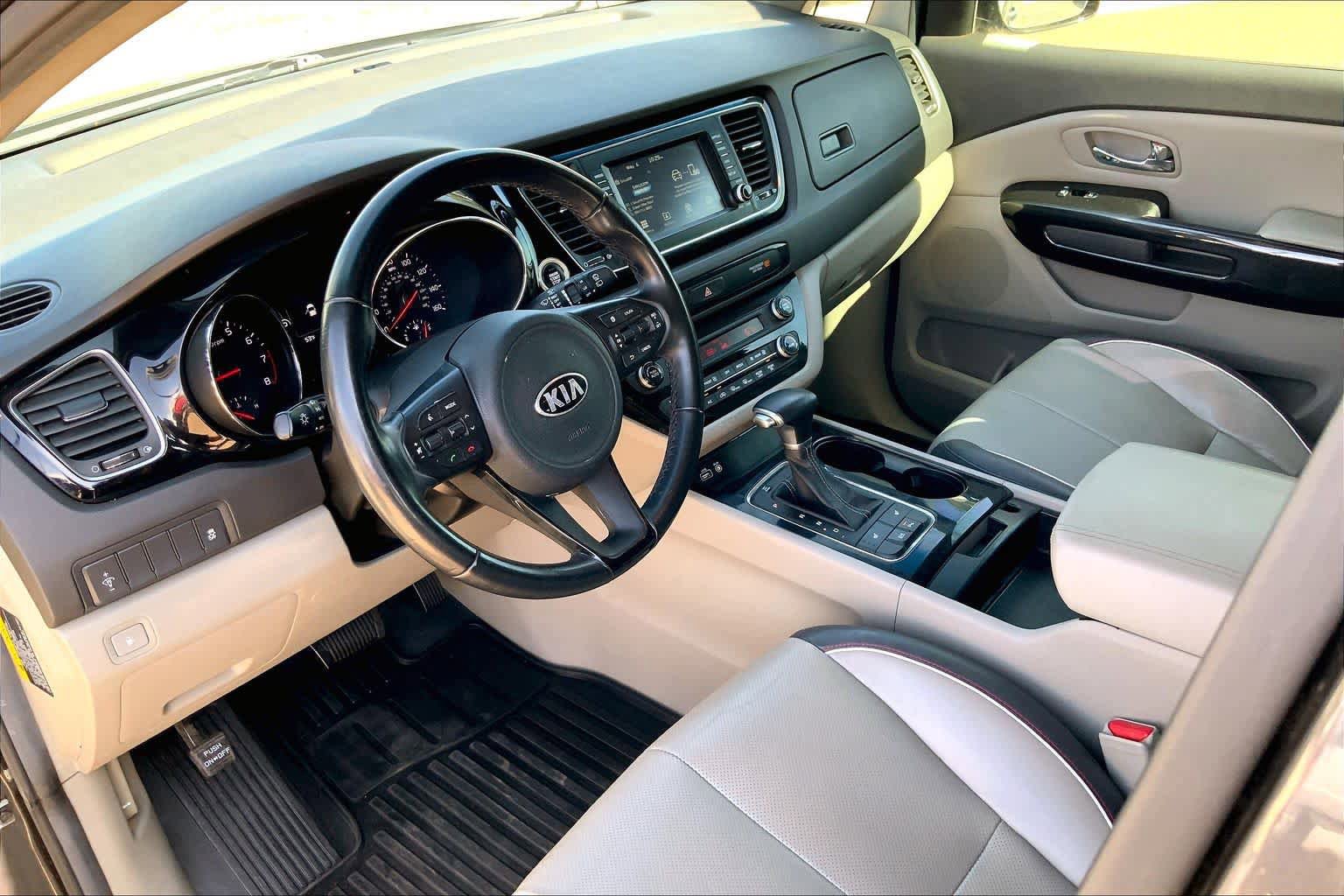 Used 2017 Kia Sedona EX FWD image 17
