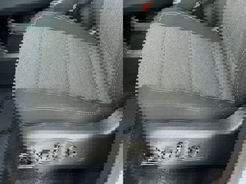 Used 2025 GMC Acadia Elevation image 31