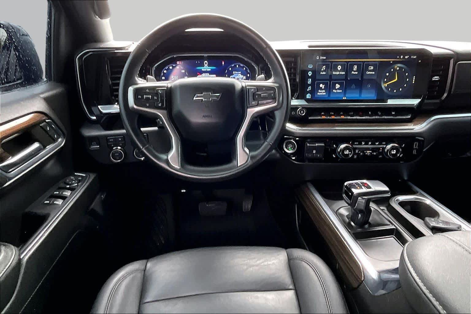 Used 2024 Chevrolet Silverado 1500 LT Trail Boss w/ LT Trail Boss Premium Package AWD/4WD image 6