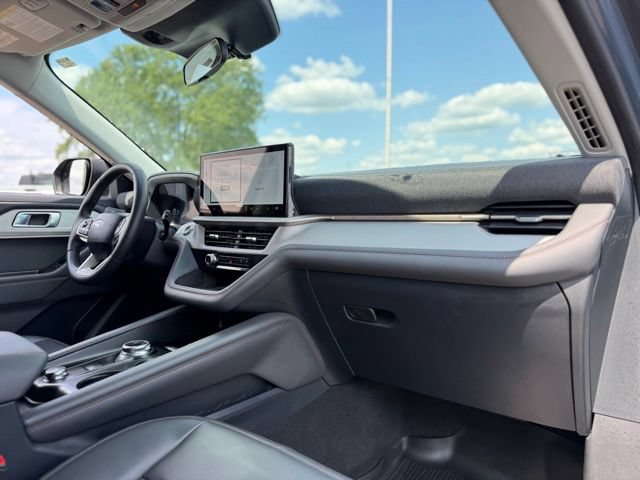 Certified 2025 Ford Explorer Active w/ Active Comfort Package AWD/4WD image 15
