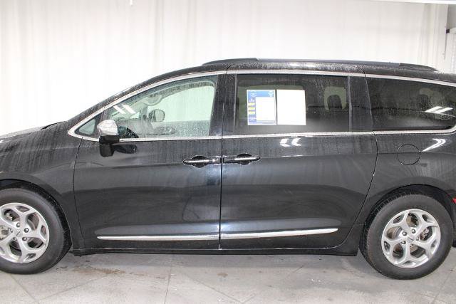 Used 2023 Chrysler Pacifica Limited FWD image 6