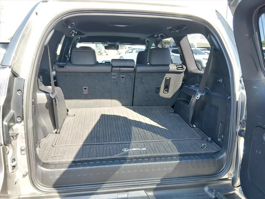 Used 2021 Lexus GX 460 Premium w/ Premium Package AWD/4WD image 17
