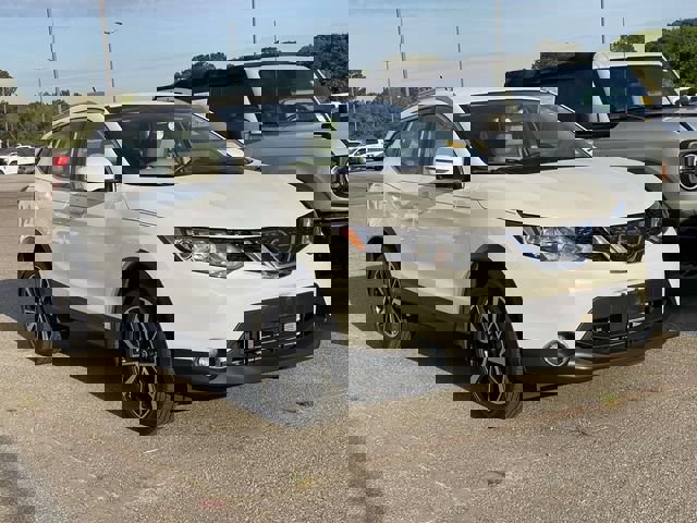 Used 2018 Nissan Rogue Sport SL image 2