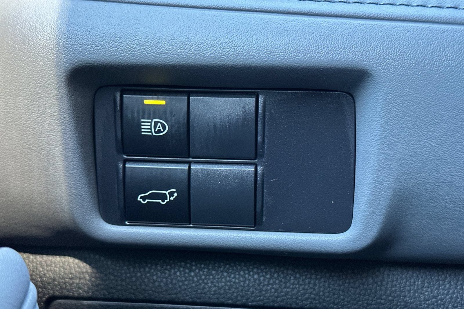 Used 2022 Toyota Highlander XLE AWD/4WD image 43