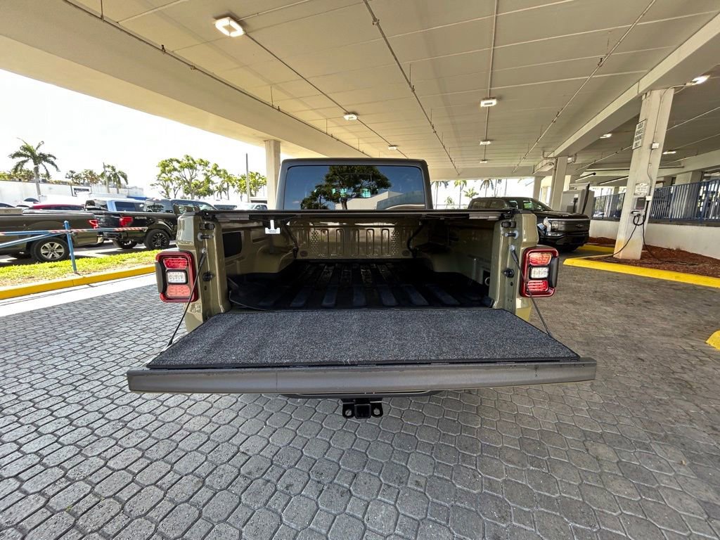 Used 2025 Jeep Gladiator Mojave w/ Safety Group AWD/4WD image 32