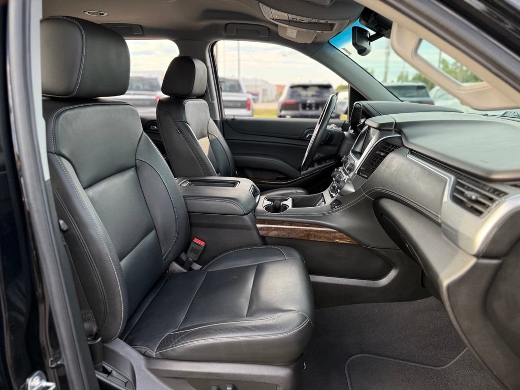 Used 2019 Chevrolet Tahoe LT w/ Luxury Package AWD/4WD image 16