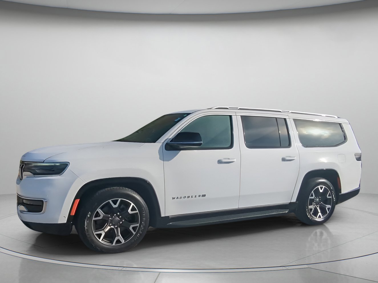 Used 2023 Jeep Wagoneer L Series III w/ Preferred Equipment Group image 5