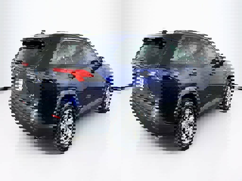 Used 2021 Toyota RAV4 XLE Premium image 25