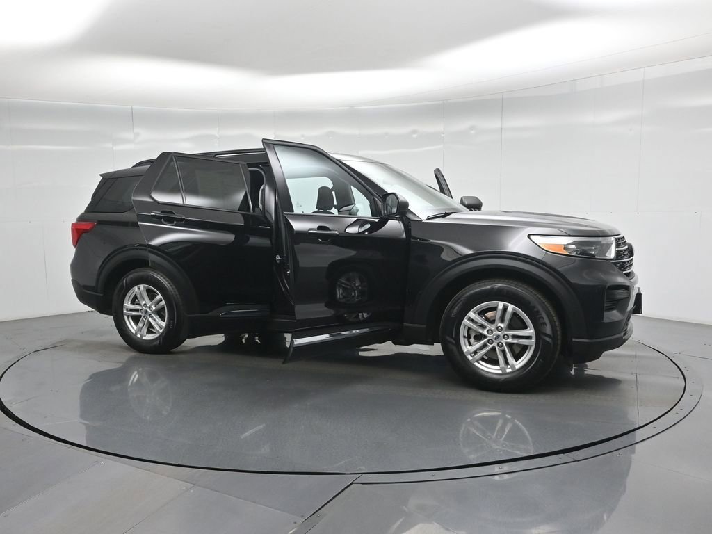 Certified 2023 Ford Explorer XLT image 32