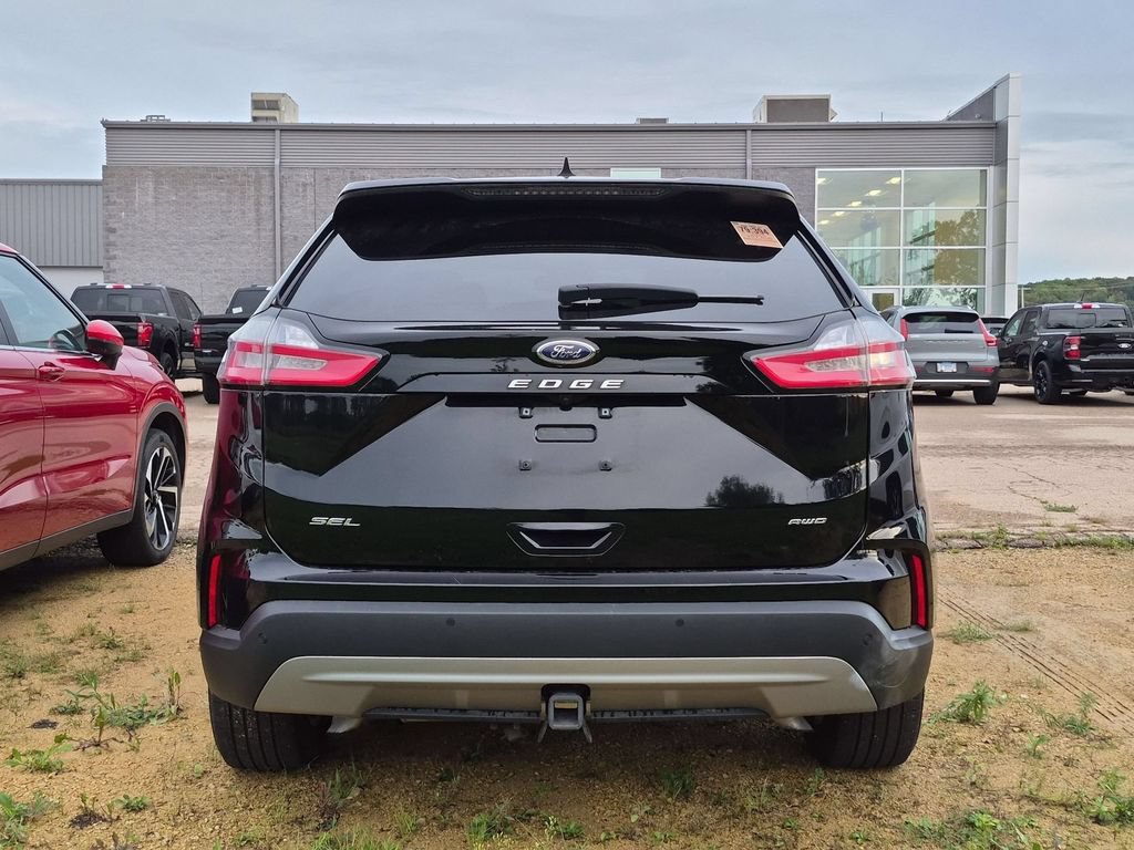 Certified 2024 Ford Edge SEL w/ Convenience Package AWD/4WD image 3