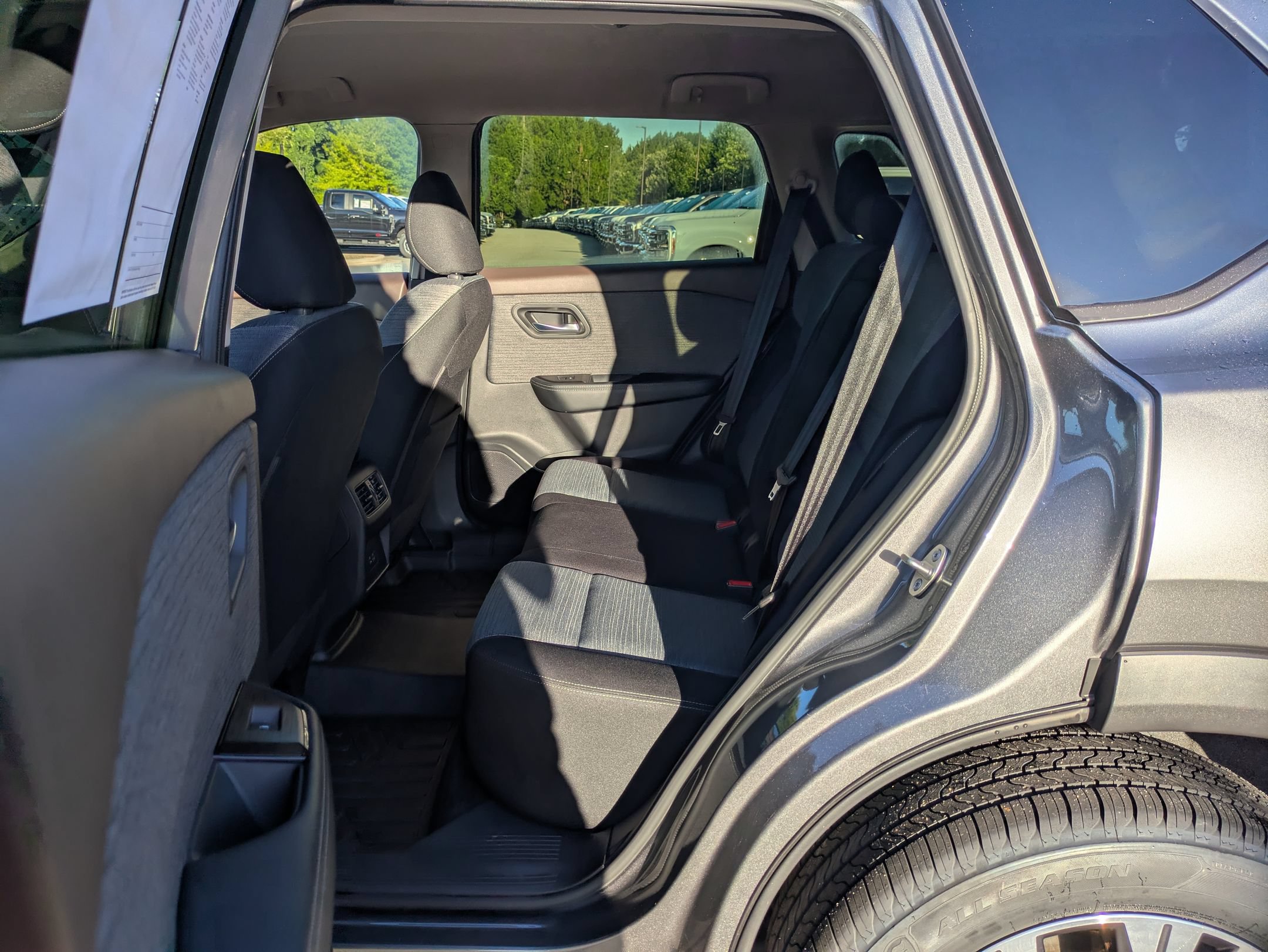 Used 2023 Nissan Rogue SV FWD image 27