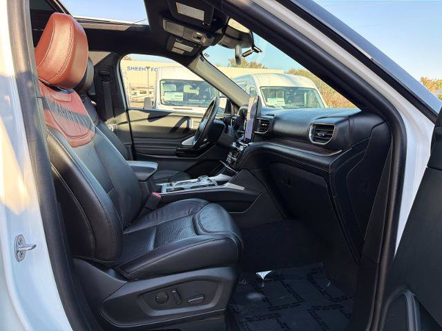 Certified 2023 Ford Explorer Platinum w/ Technology Package AWD/4WD image 28
