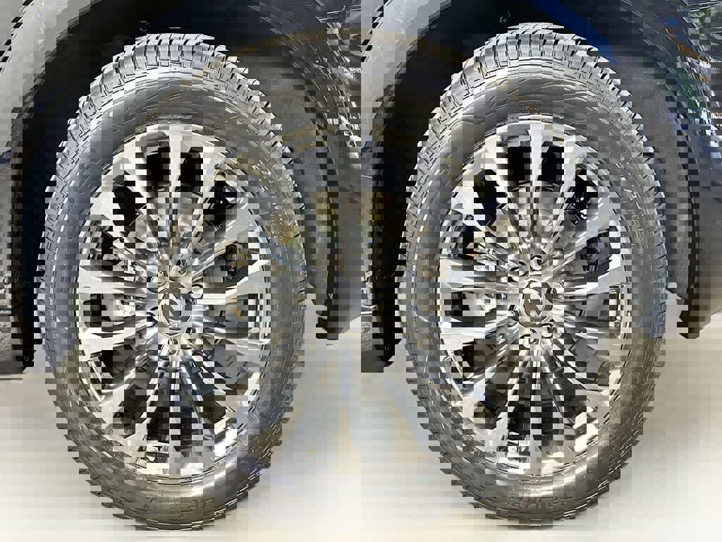 Used 2022 Nissan Armada Platinum image 11