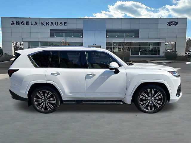 Used 2024 Lexus LX 600 4WD w/ Luxury Package image 10