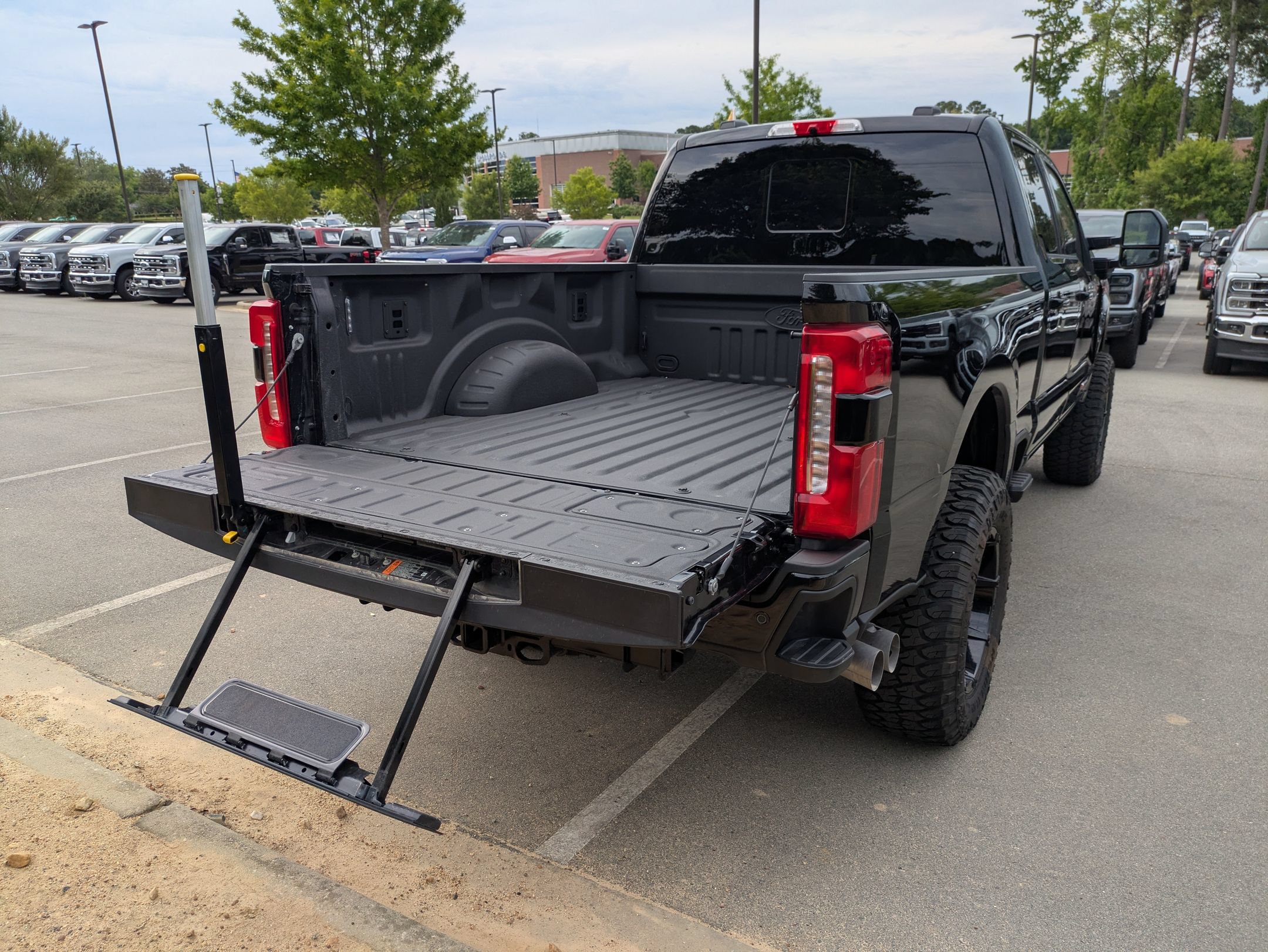 Certified 2026 Ford F250 Lariat w/ Tremor Off-Road Package AWD/4WD image 38