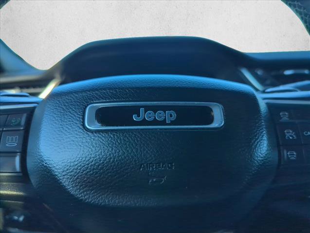 Used 2022 Jeep Grand Cherokee Altitude AWD/4WD image 23
