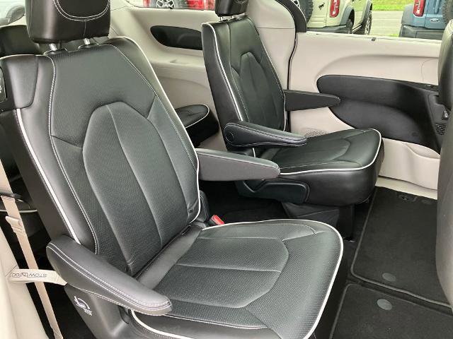 Used 2023 Chrysler Pacifica Limited AWD/4WD image 17