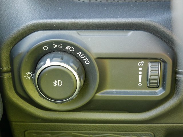 Used 2024 Jeep Wrangler Unlimited Rubicon AWD/4WD image 19