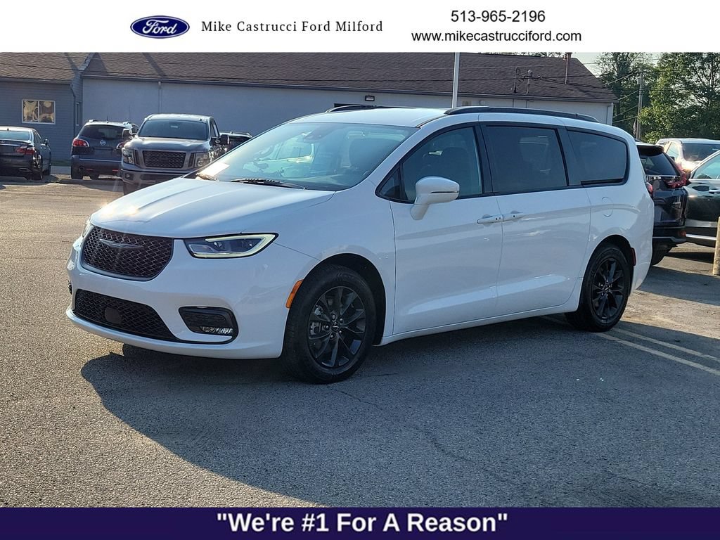 Used 2021 Chrysler Pacifica Touring w/ S Appearance Package FWD image 1
