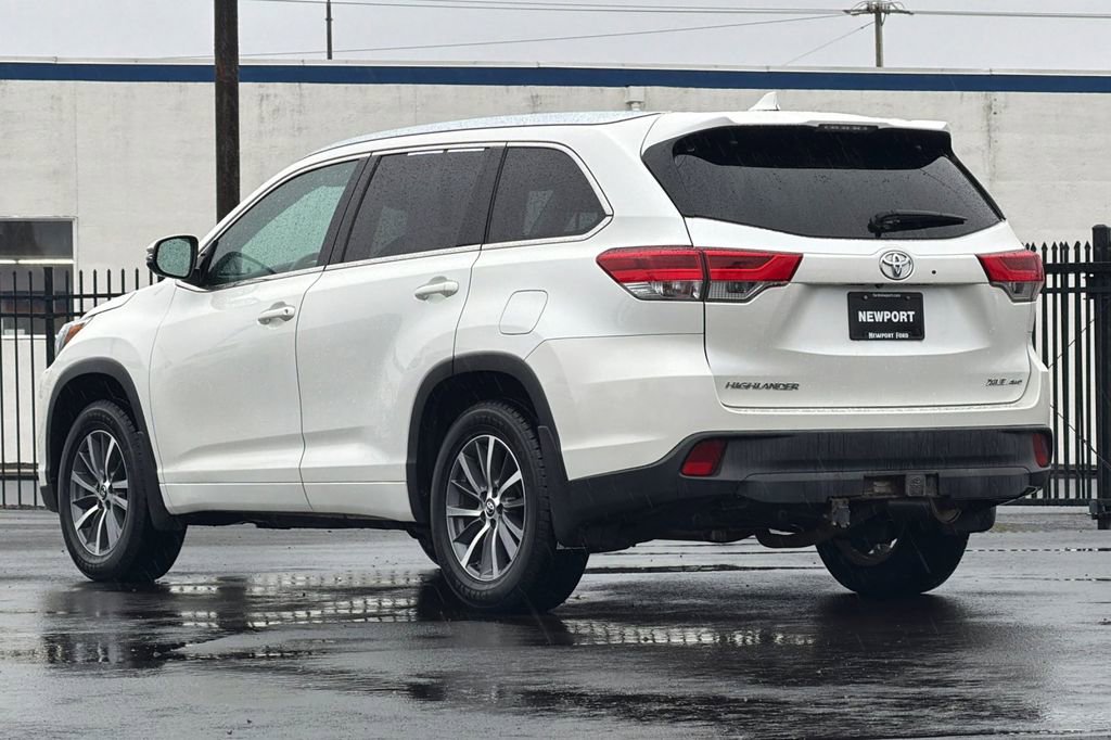 Used 2018 Toyota Highlander XLE image 5