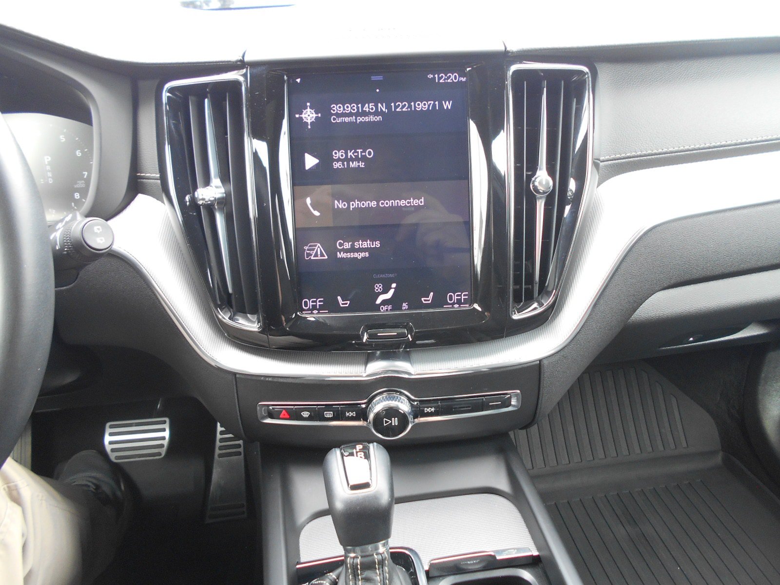 Used 2020 Volvo XC60 T6 R-Design w/ Protection Package Premier AWD/4WD image 12