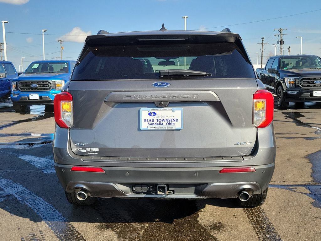 Certified 2022 Ford Explorer XLT w/ Equipment Group 202A image 4