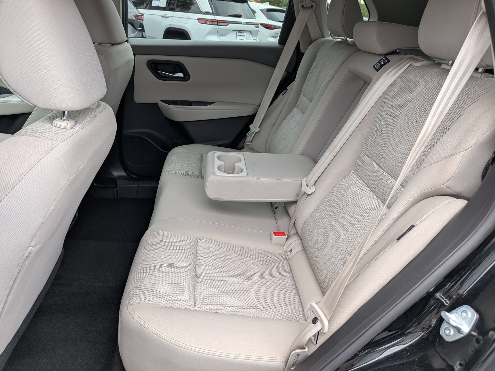 Used 2025 Nissan Rogue SV FWD image 17