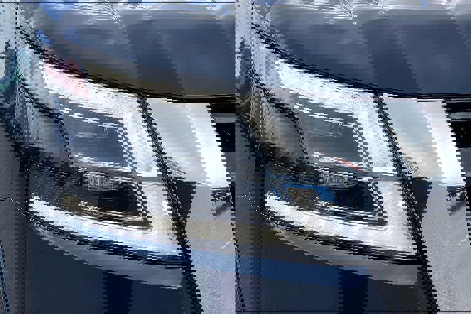 Used 2023 Nissan Armada SL w/ Captain's Chairs Package image 27