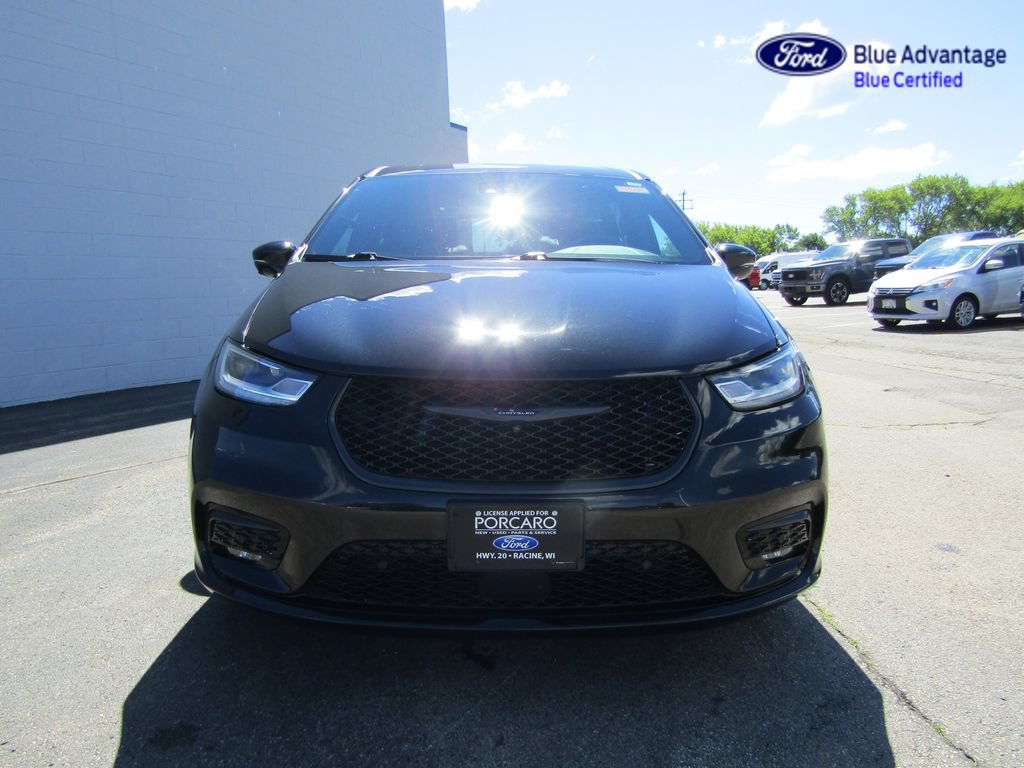 Used 2022 Chrysler Pacifica Limited w/ Uconnect Theater Family Group FWD image 14