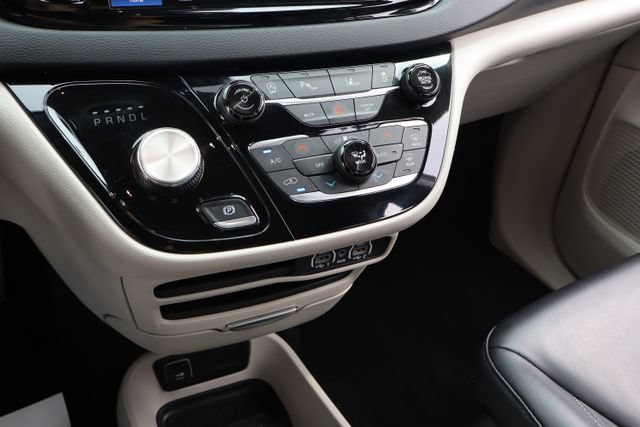 Used 2023 Chrysler Pacifica Touring-L FWD image 20