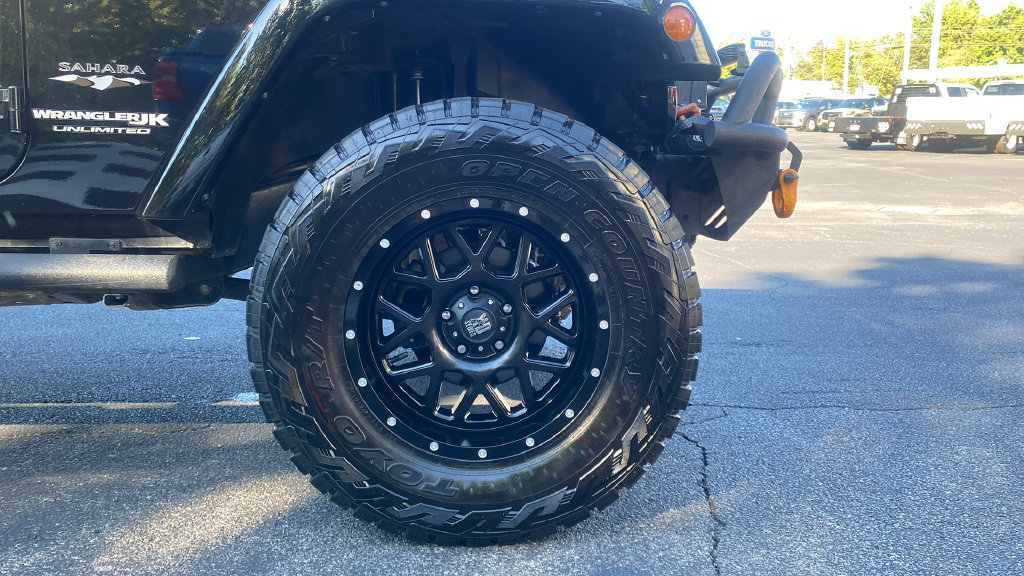 Used 2018 Jeep Wrangler Unlimited Sahara w/ Connectivity Group AWD/4WD image 10