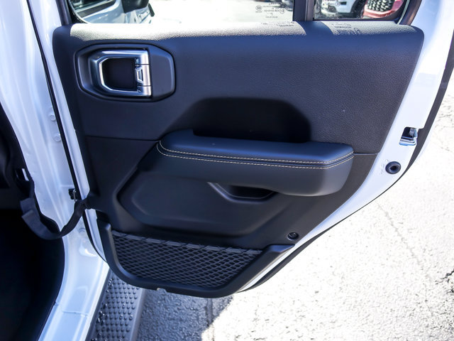 Used 2026 Jeep Wrangler Unlimited Sahara AWD/4WD image 24